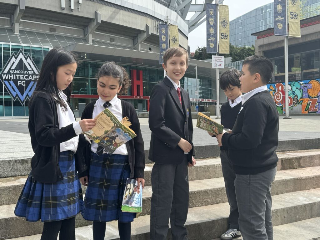 温哥华私立小学课后托管，学生放学后在校内阅读和活动