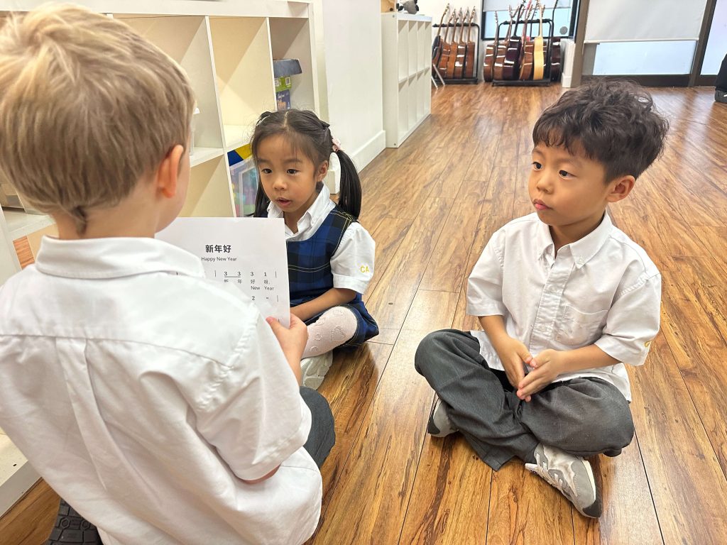 哥伦比亚小学K–7学生课后在校内完成每日作业和阅读
