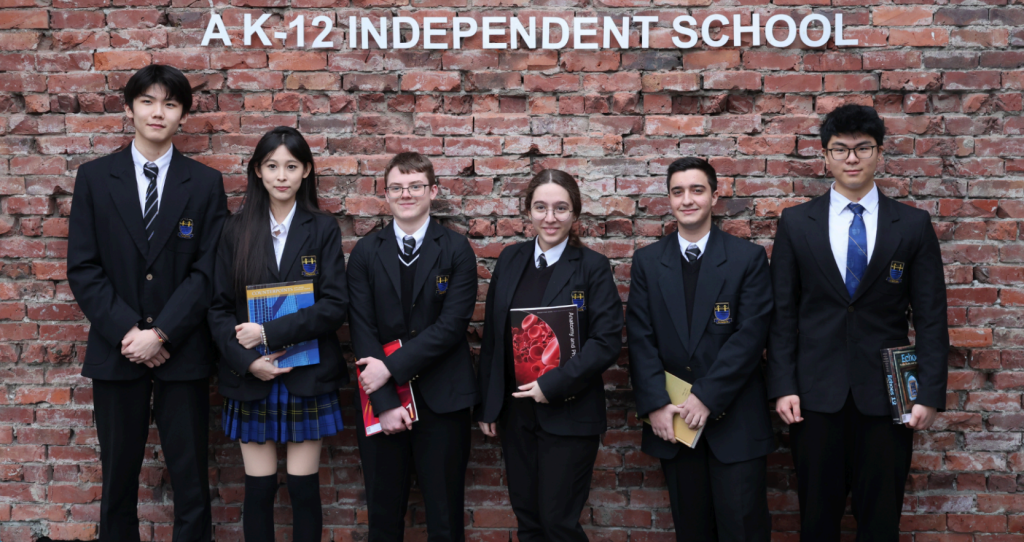 Columbia Academy温哥华市中心K-12私立学校学生合影