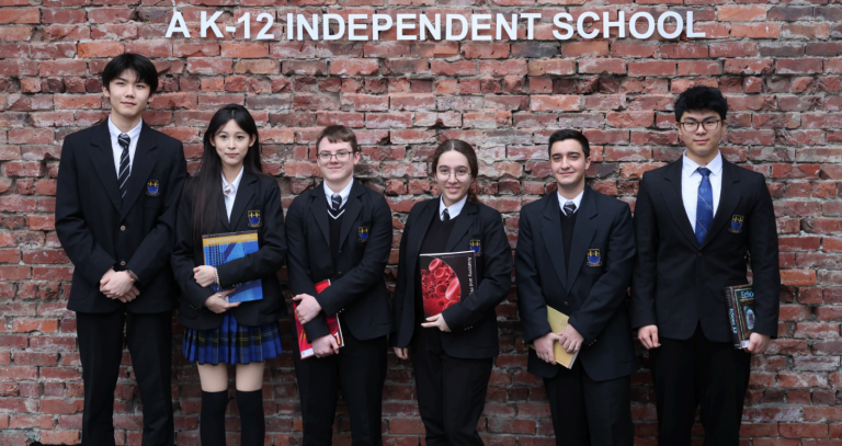 Columbia Academy温哥华市中心K-12私立学校学生合影